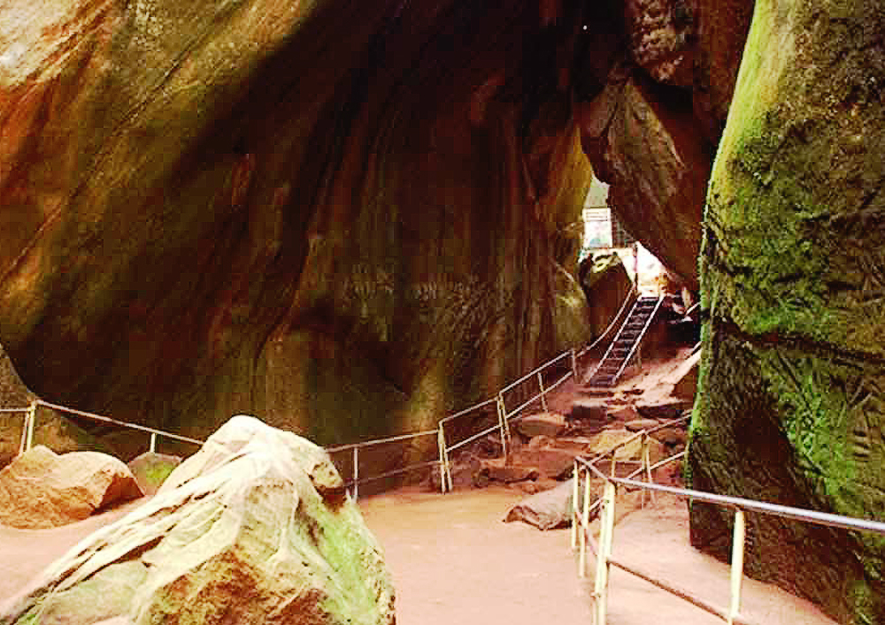 Edakkal_Caves